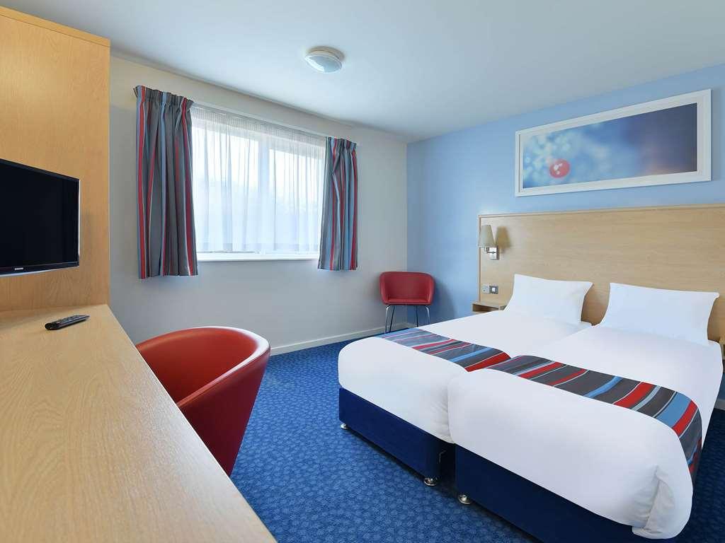 Travelodge Leeds Colton Garforth Habitación foto