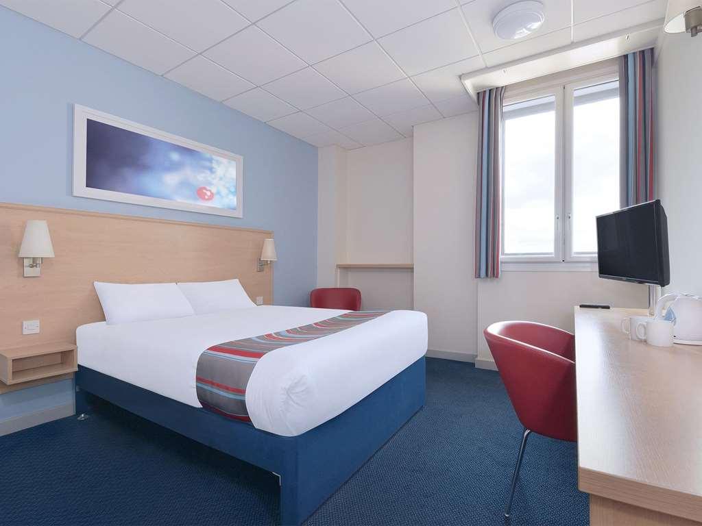 Travelodge Leeds Colton Garforth Habitación foto