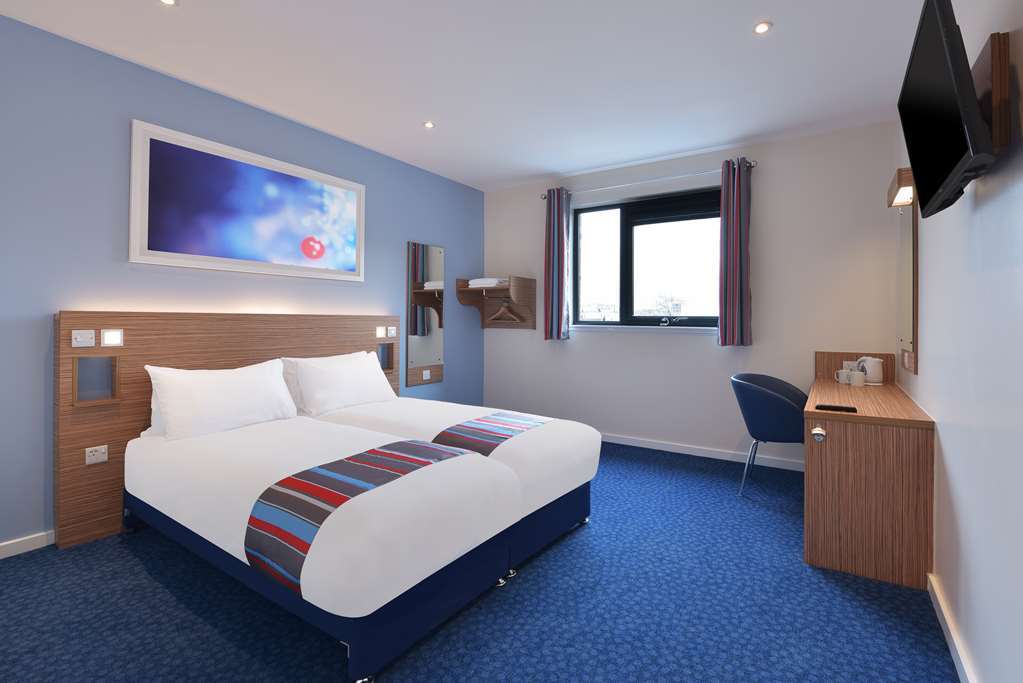 Travelodge Leeds Colton Garforth Habitación foto